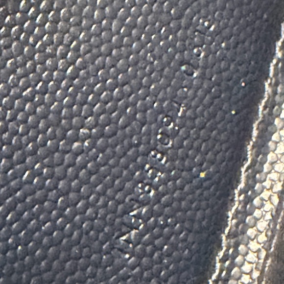 Yves Saint Laurent Zippy Wallet - Picture 3 of 16